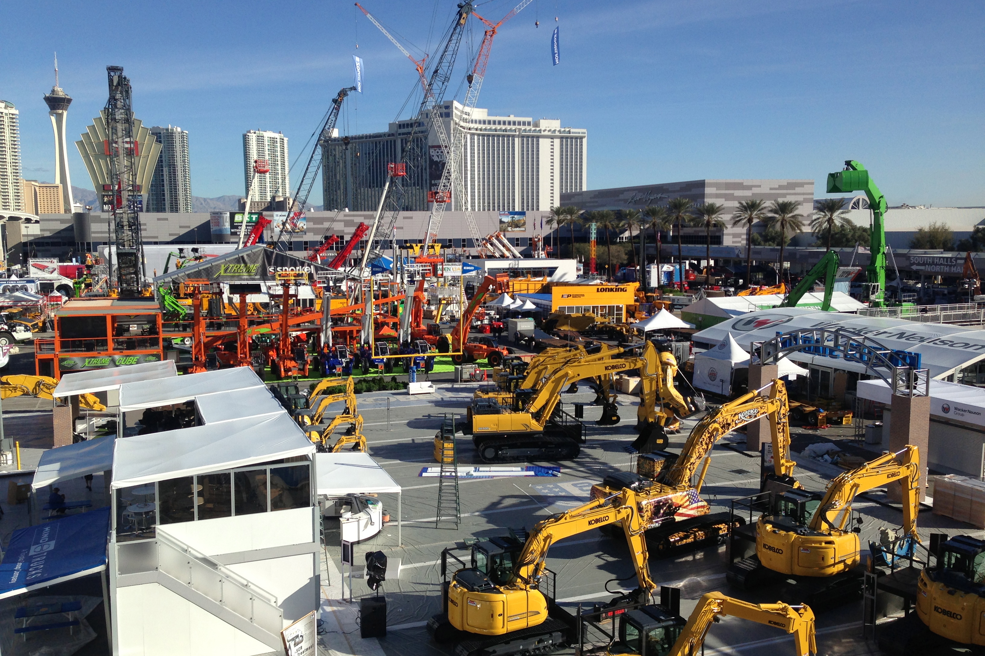 Spark trade show presenter shines for Volvo at ConExpo